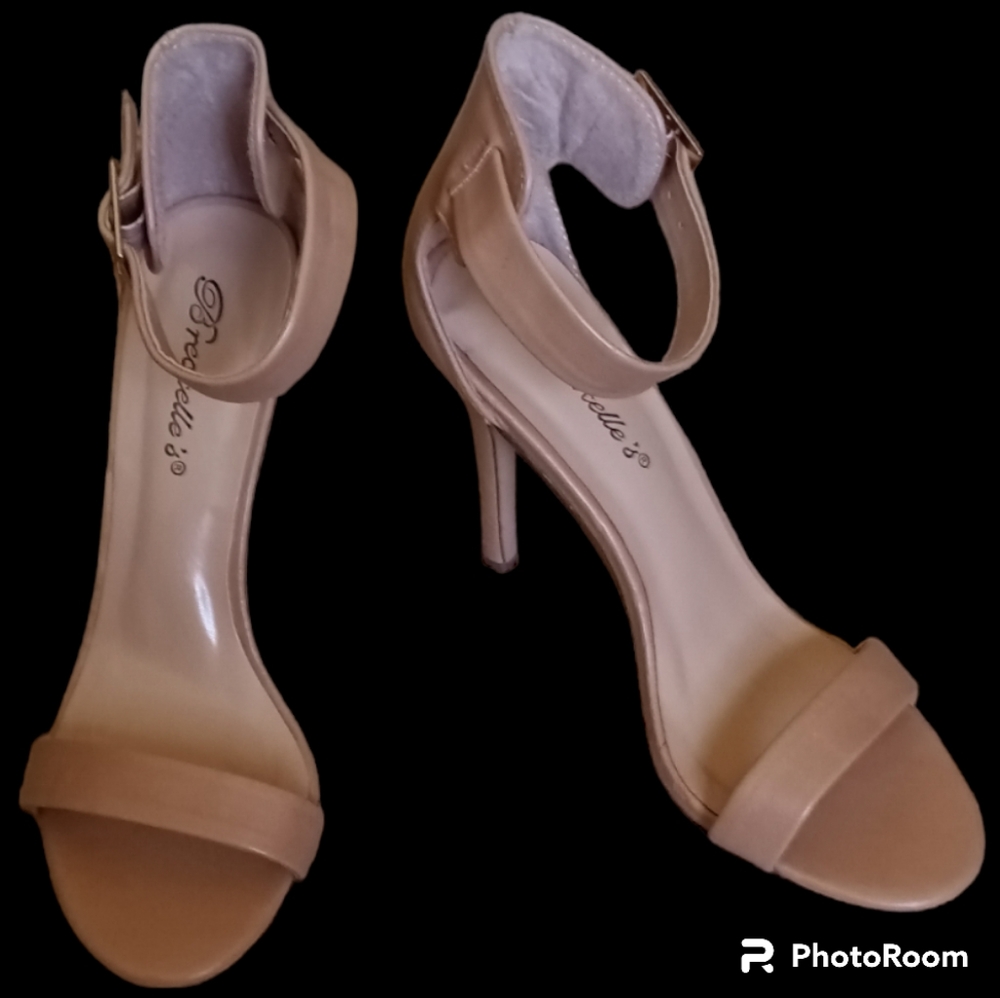 Breckelle's Tan Heels with Ankle Strap